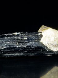 Topaz, turmalín